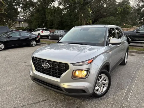 Black 2022 Hyundai Venue SE for sale in Seffner, FL