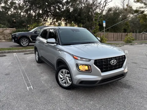 More photos of 2022 Hyundai Venue SE at Evo Motors, FL