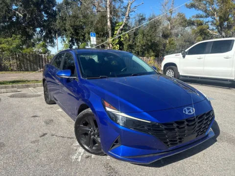 More photos of 2021 Hyundai Elantra SEL w/CONVENIENCE PKG. at Evo Motors, FL