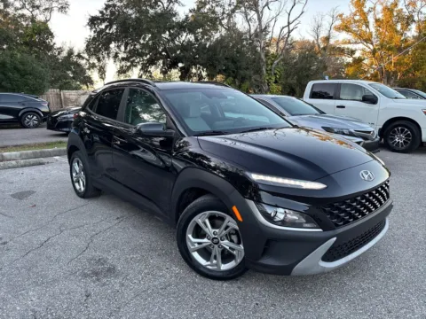 More photos of 2023 Hyundai Kona SEL at Evo Motors, FL