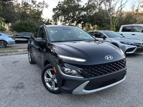 More photos of 2023 Hyundai Kona SEL at Evo Motors, FL