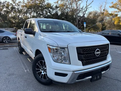 More photos of 2024 Nissan Titan SV Crew Cab V8 at Evo Motors, FL