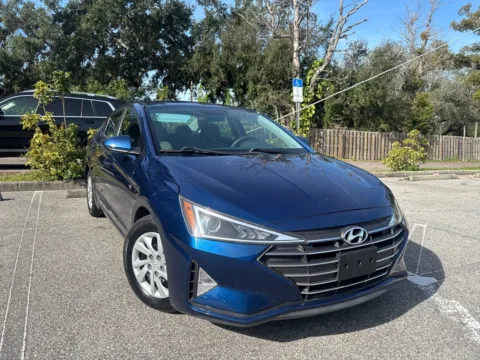 More photos of 2019 Hyundai Elantra SE at Evo Motors, FL