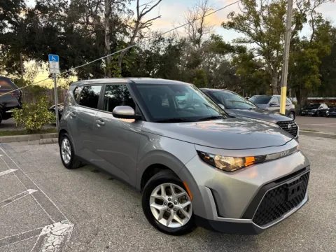 More photos of 2023 Kia Soul LX at Evo Motors, FL