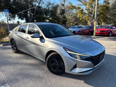 More photos of 2023 Hyundai Elantra SEL at Evo Motors, FL