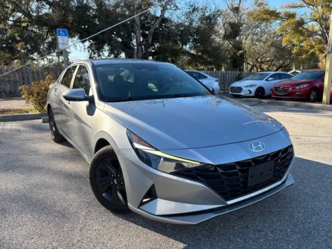 More photos of 2023 Hyundai Elantra SEL at Evo Motors, FL