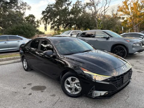 More photos of 2021 Hyundai Elantra SE at Evo Motors, FL