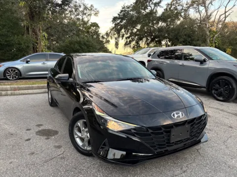 More photos of 2021 Hyundai Elantra SE at Evo Motors, FL