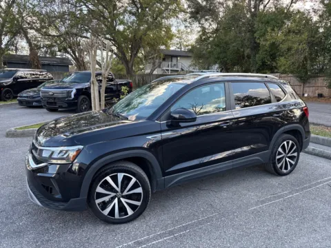 Another view of 2022 Volkswagen Taos SE w/PANO SUNROOF for sale in Seffner, FL at Evo Motors