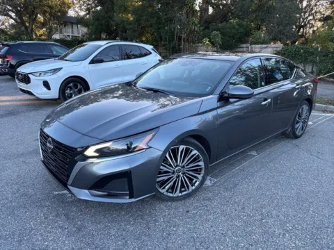 Photos of 2023 Nissan Altima 2.5 SL for sale in Seffner, FL at Evo Motors