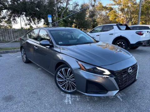 More photos of 2023 Nissan Altima 2.5 SL at Evo Motors, FL