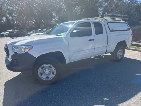 More photos of 2022 Toyota Tacoma SR Extended Cab Long Bed w/Rear Doors at Evo Motors, FL
