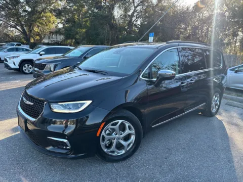 Photos of 2023 Chrysler Pacifica Limited w/LEATHER. PANO SUNROOF for sale in Seffner, FL at Evo Motors