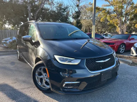 More photos of 2023 Chrysler Pacifica Limited w/LEATHER. PANO SUNROOF at Evo Motors, FL