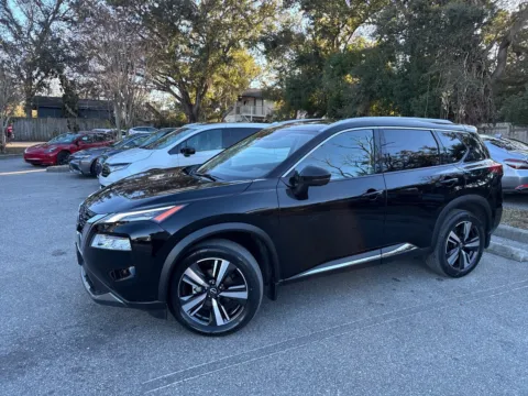 Another view of 2023 Nissan Rogue SL AWD w/LEATHER & PANO SUNROOF for sale in Seffner, FL at Evo Motors