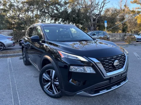 More photos of 2023 Nissan Rogue SL AWD w/LEATHER & PANO SUNROOF at Evo Motors, FL