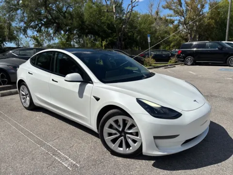 More photos of 2023 Tesla Model 3 Standard Range w/PREMIUM WHEELS * 272mi EST. RANGE * at Evo Motors, FL
