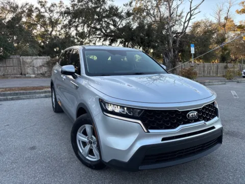 More photos of 2021 Kia Sorento LX at Evo Motors, FL