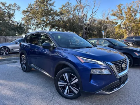 More photos of 2023 Nissan Rogue SL AWD w/LEATHER & PANO SUNROOF at Evo Motors, FL
