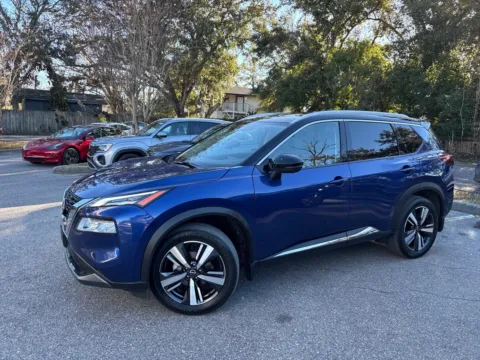 Another view of 2023 Nissan Rogue SL AWD w/LEATHER & PANO SUNROOF for sale in Seffner, FL at Evo Motors