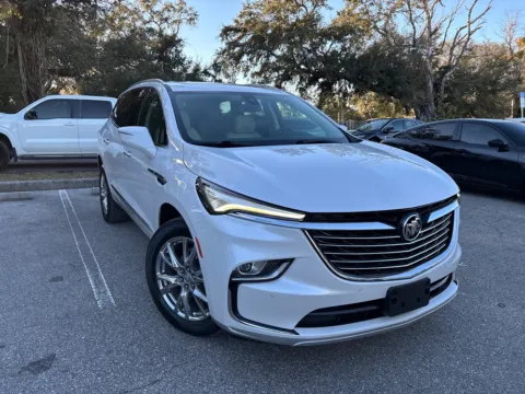 More photos of 2023 Buick Enclave Essence AWD w/SUNROOF at Evo Motors, FL