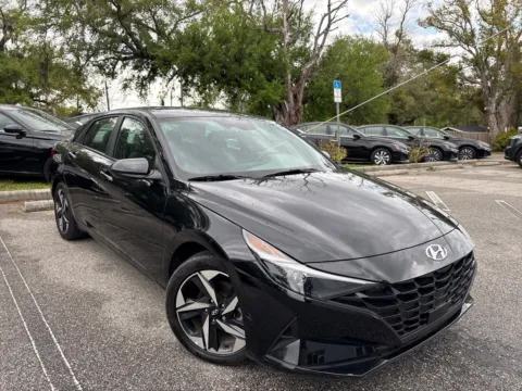 More photos of 2023 Hyundai Elantra SEL at Evo Motors, FL