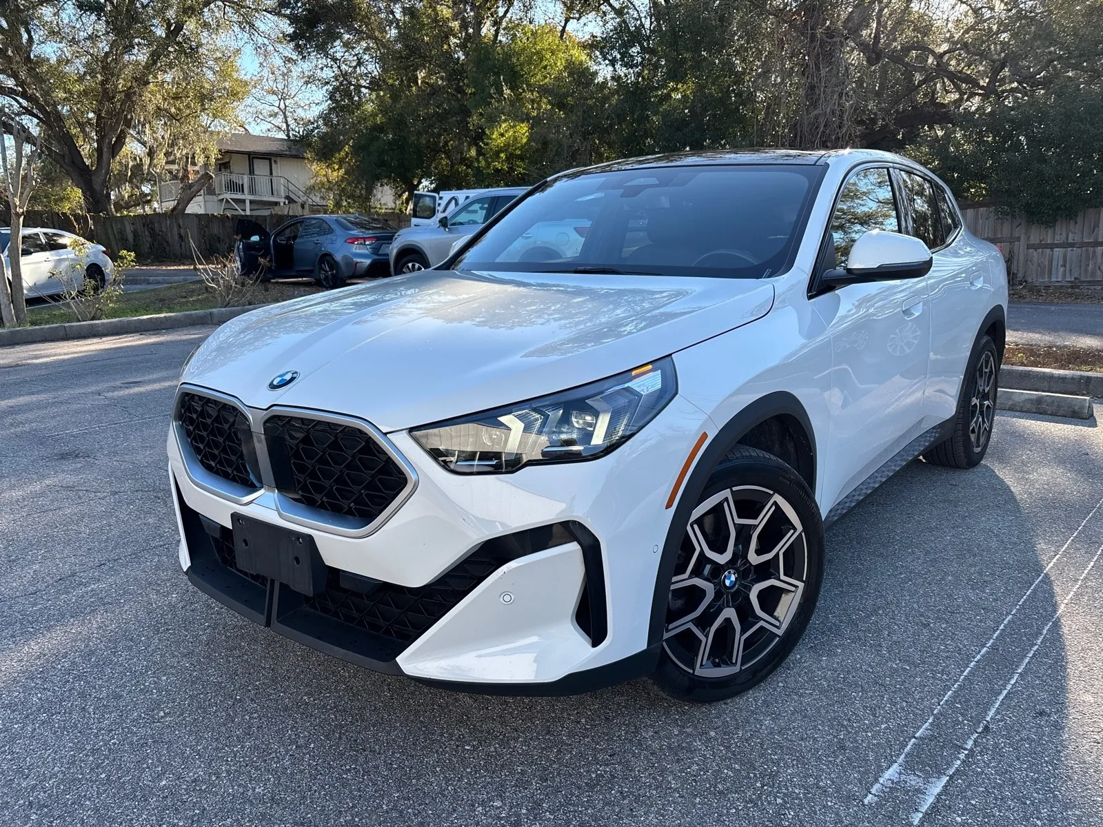 White 2025 BMW X2 xDrive28i w/CONVENIENCE PKG. PANO SUNROOF for sale in Seffner, FL
