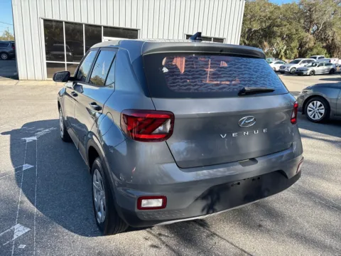 More photos of 2020 Hyundai Venue SE at Evo Motors, FL