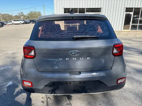More photos of 2020 Hyundai Venue SE at Evo Motors, FL