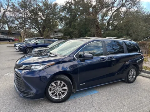 Another view of 2021 Toyota Sienna LE for sale in Seffner, FL at Evo Motors