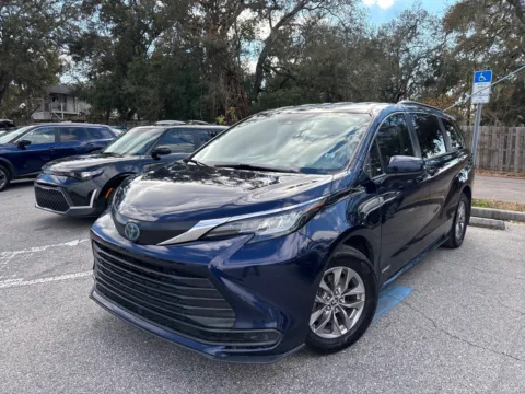Green 2021 Toyota Sienna LE for sale in Seffner, FL