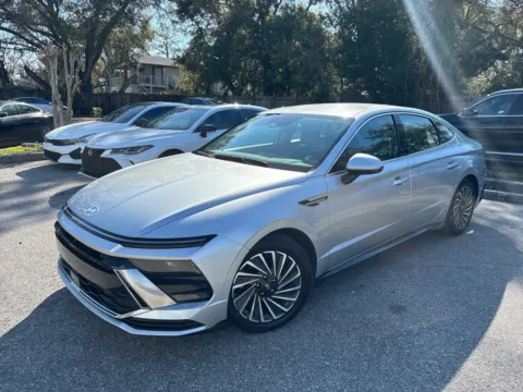 Photos of 2025 Hyundai Sonata Hybrid SEL for sale in Seffner, FL at Evo Motors