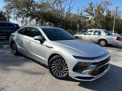 More photos of 2025 Hyundai Sonata Hybrid SEL at Evo Motors, FL