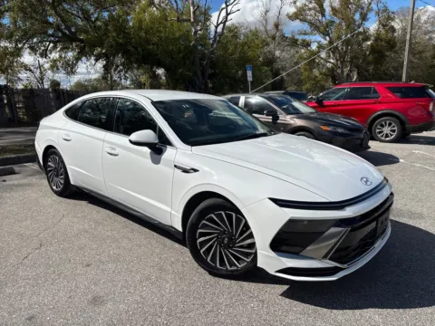 More photos of 2025 Hyundai Sonata Hybrid SEL at Evo Motors, FL