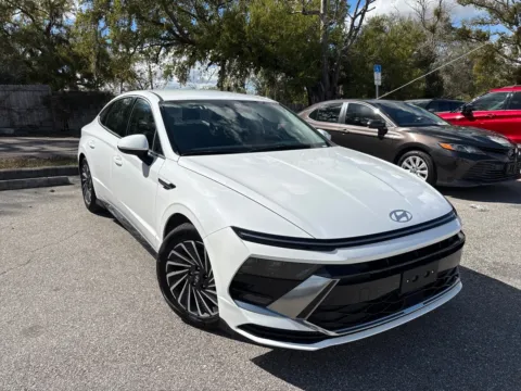 More photos of 2025 Hyundai Sonata Hybrid SEL at Evo Motors, FL