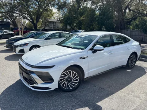 Photos of 2025 Hyundai Sonata Hybrid SEL for sale in Seffner, FL at Evo Motors