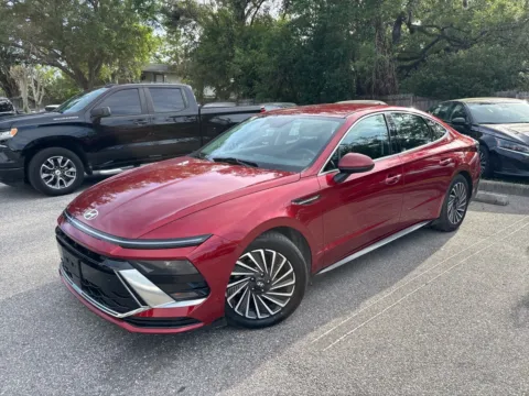 Photos of 2025 Hyundai Sonata Hybrid SEL for sale in Seffner, FL at Evo Motors