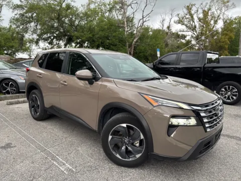 More photos of 2025 Nissan Rogue SV AWD at Evo Motors, FL