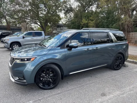 More photos of 2023 Kia Carnival SX W/REAR SEAT ENTERTAINMENT at Evo Motors, FL