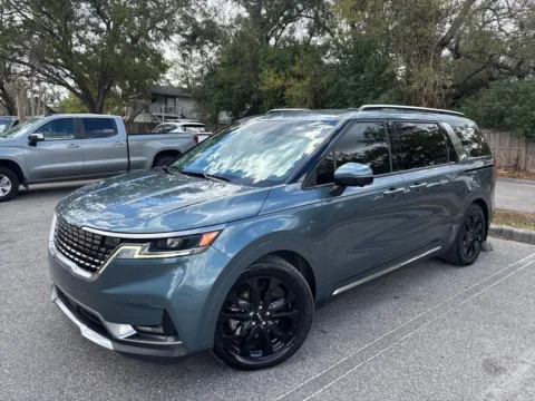 More photos of 2023 Kia Carnival SX W/REAR SEAT ENTERTAINMENT at Evo Motors, FL