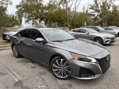 More photos of 2023 Nissan Altima 2.5 SL at Evo Motors, FL