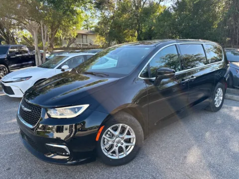 Photos of 2025 Chrysler Pacifica Select for sale in Seffner, FL at Evo Motors