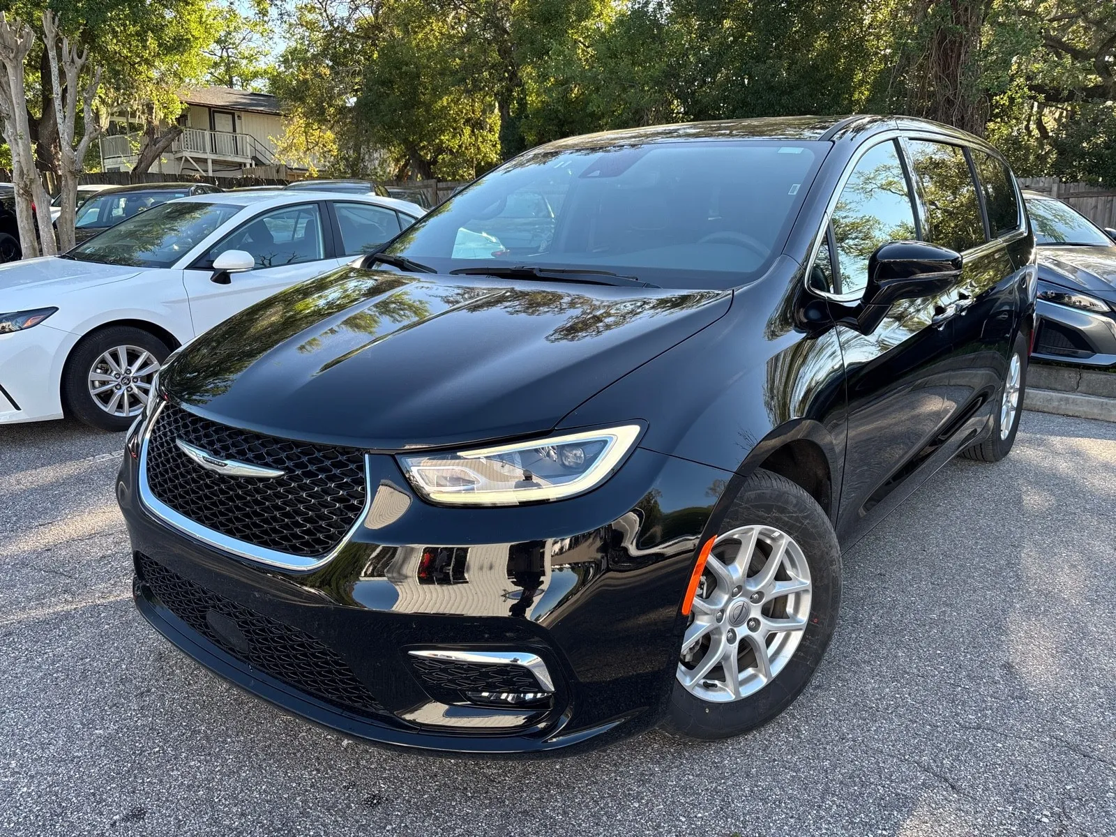 Black 2025 Chrysler Pacifica Select for sale in Seffner, FL