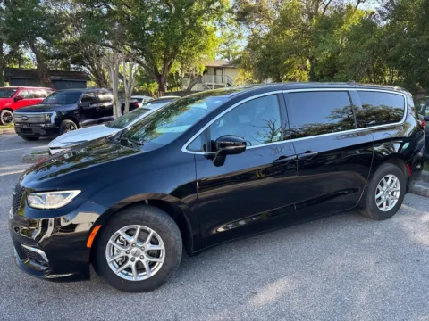 Another view of 2025 Chrysler Pacifica Select for sale in Seffner, FL at Evo Motors