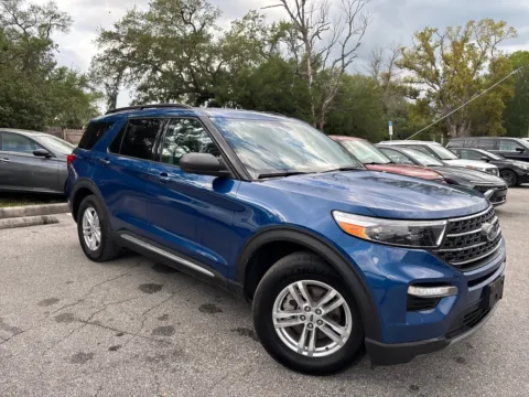 More photos of 2023 Ford Explorer XLT at Evo Motors, FL