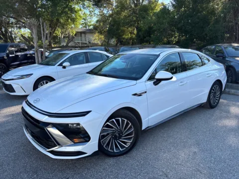 Photos of 2025 Hyundai Sonata Hybrid SEL for sale in Seffner, FL at Evo Motors