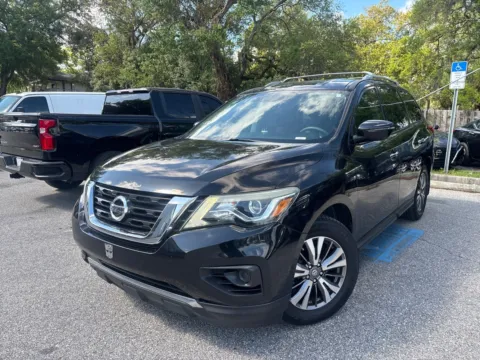 Silver 2018 Nissan Pathfinder S for sale in Seffner, FL
