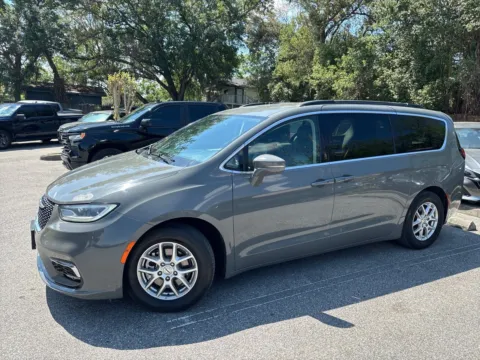 Another view of 2022 Chrysler Pacifica Touring L for sale in Seffner, FL at Evo Motors