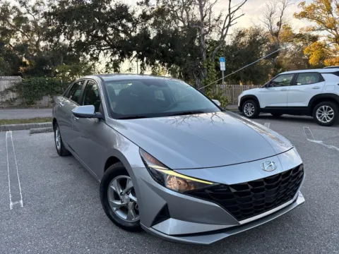 More photos of 2022 Hyundai Elantra SE at Evo Motors, FL