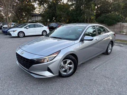 Photos of 2022 Hyundai Elantra SE for sale in Seffner, FL at Evo Motors